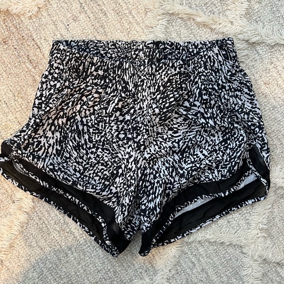 Athleta MESH RACER RUN SHORT 4" - Picture 3 of 4